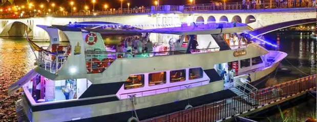despedida de soltero y soltera en barco en sevilla