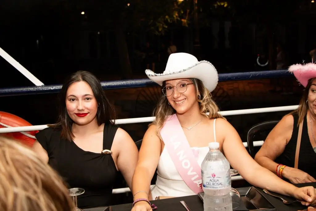 despedida de soltero y soltera en barco en sevilla