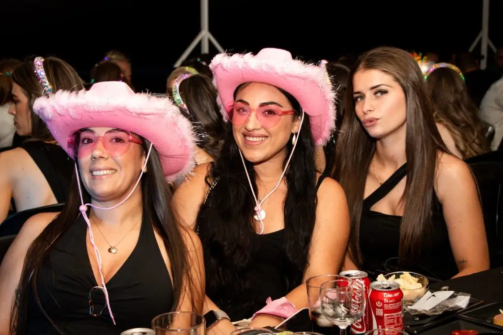 despedida de soltero y soltera en barco en sevilla