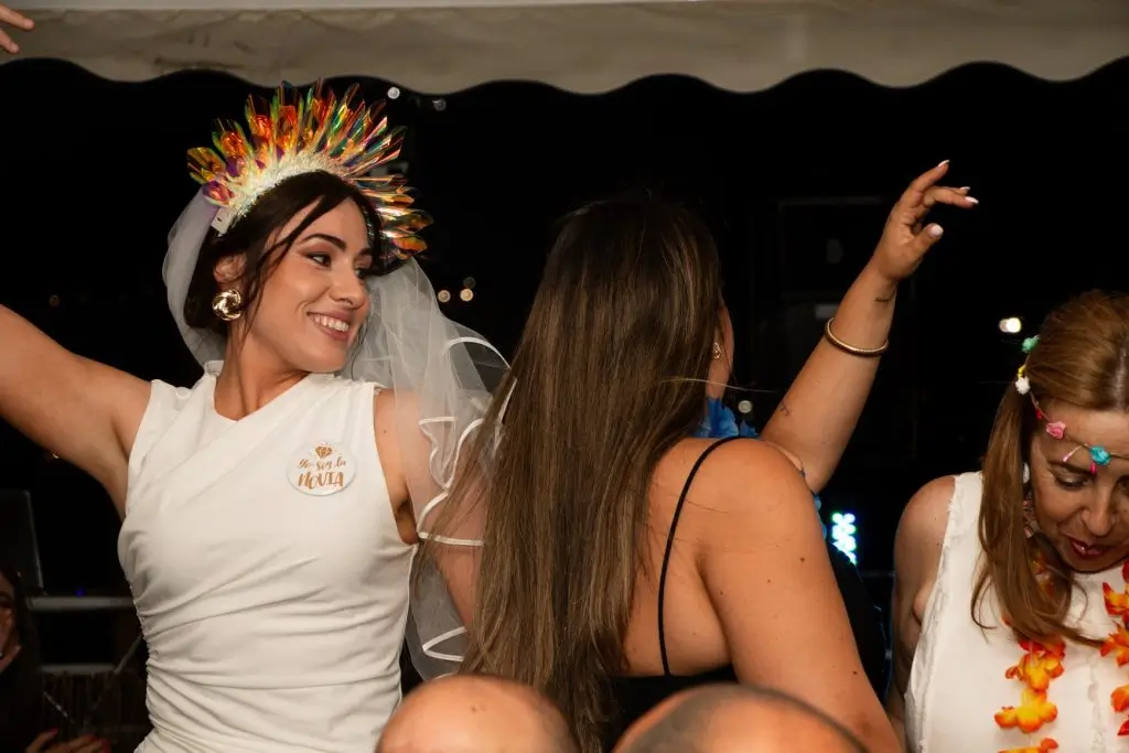 despedida de soltero y soltera en barco en sevilla