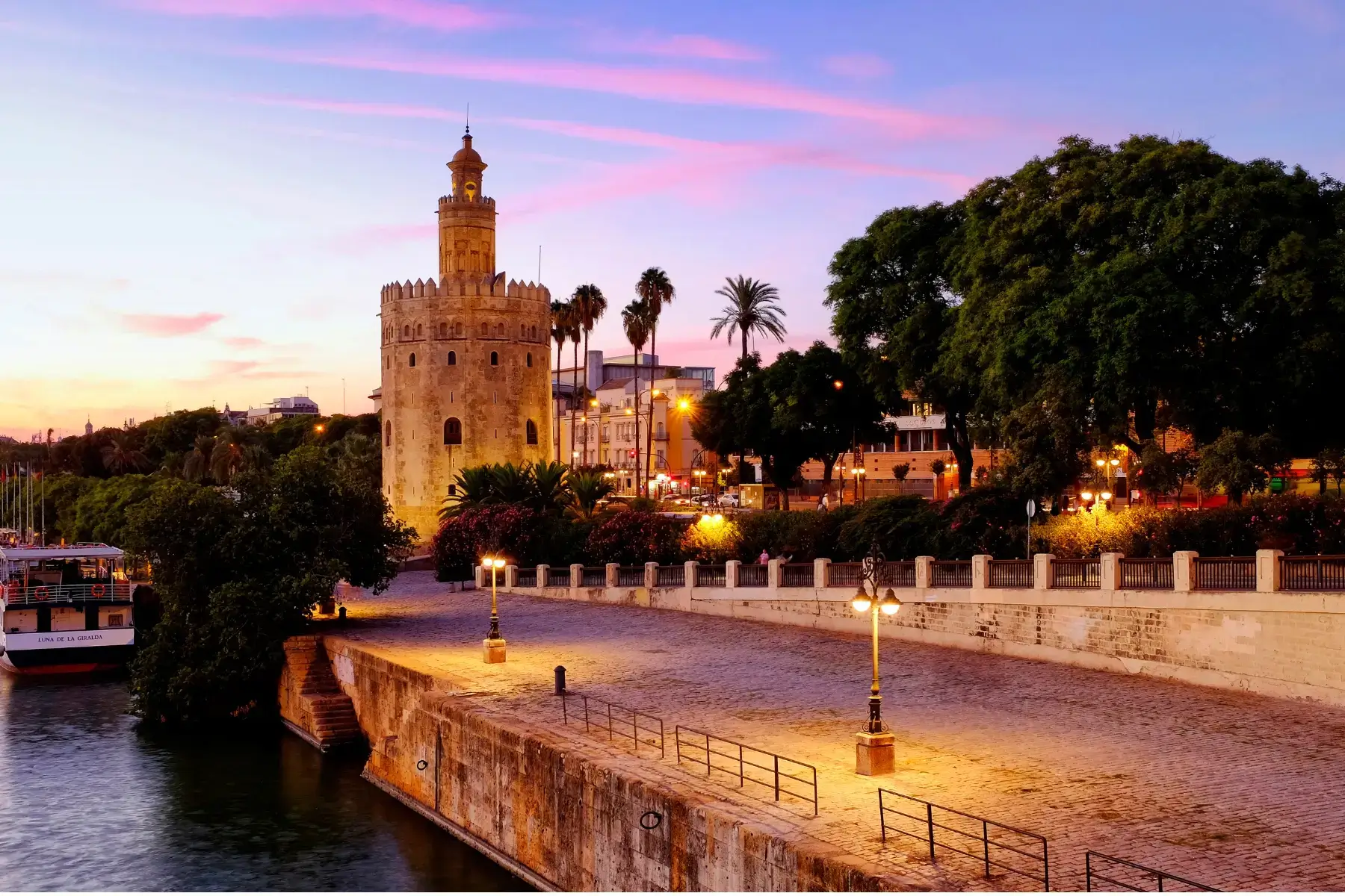 despedida de soltero y soltera en barco en sevilla